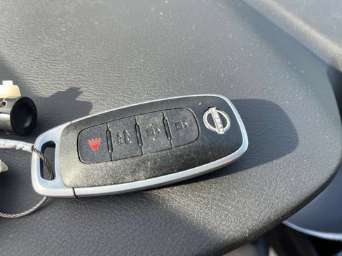 Used 2025 Nissan Versa SV FWD image 21