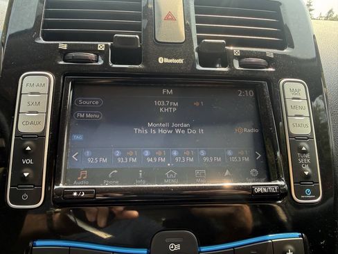 Used 2016 Nissan Leaf SV FWD image 24