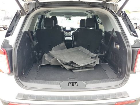 Used 2021 Ford Explorer XLT w/ Equipment Group 202A AWD/4WD image 8