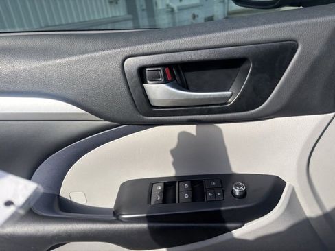 Used 2019 Toyota Highlander XLE image 31