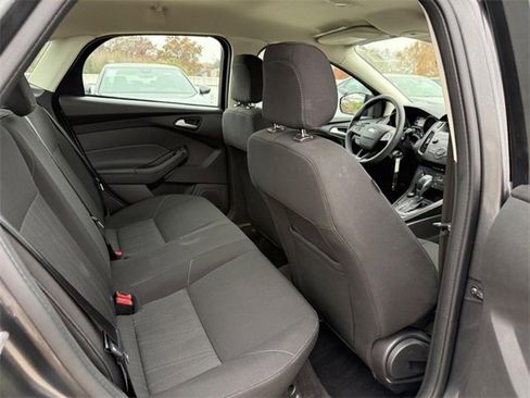 Used 2018 Ford Focus SE w/ SE Appearance Package image 11