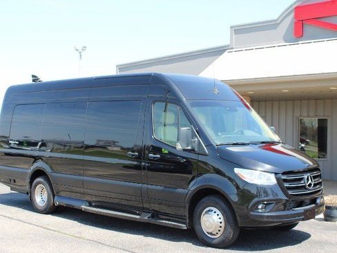 Used 2023 Mercedes-Benz Sprinter 3500 image 2