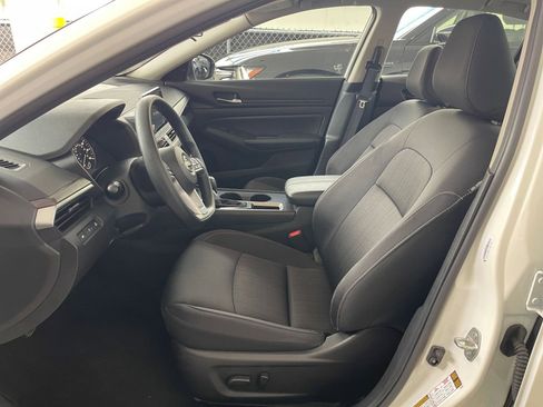 Used 2025 Nissan Altima 2.5 SV image 27