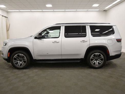 Used 2024 Jeep Wagoneer 4WD w/ Premium Group I image 4