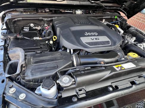 Used 2017 Jeep Wrangler Unlimited Sahara image 9