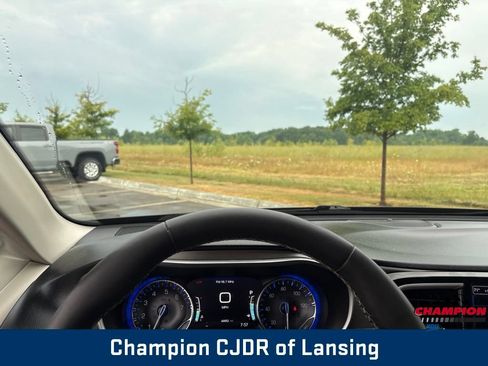 Used 2022 Chrysler Pacifica Touring-L FWD image 20
