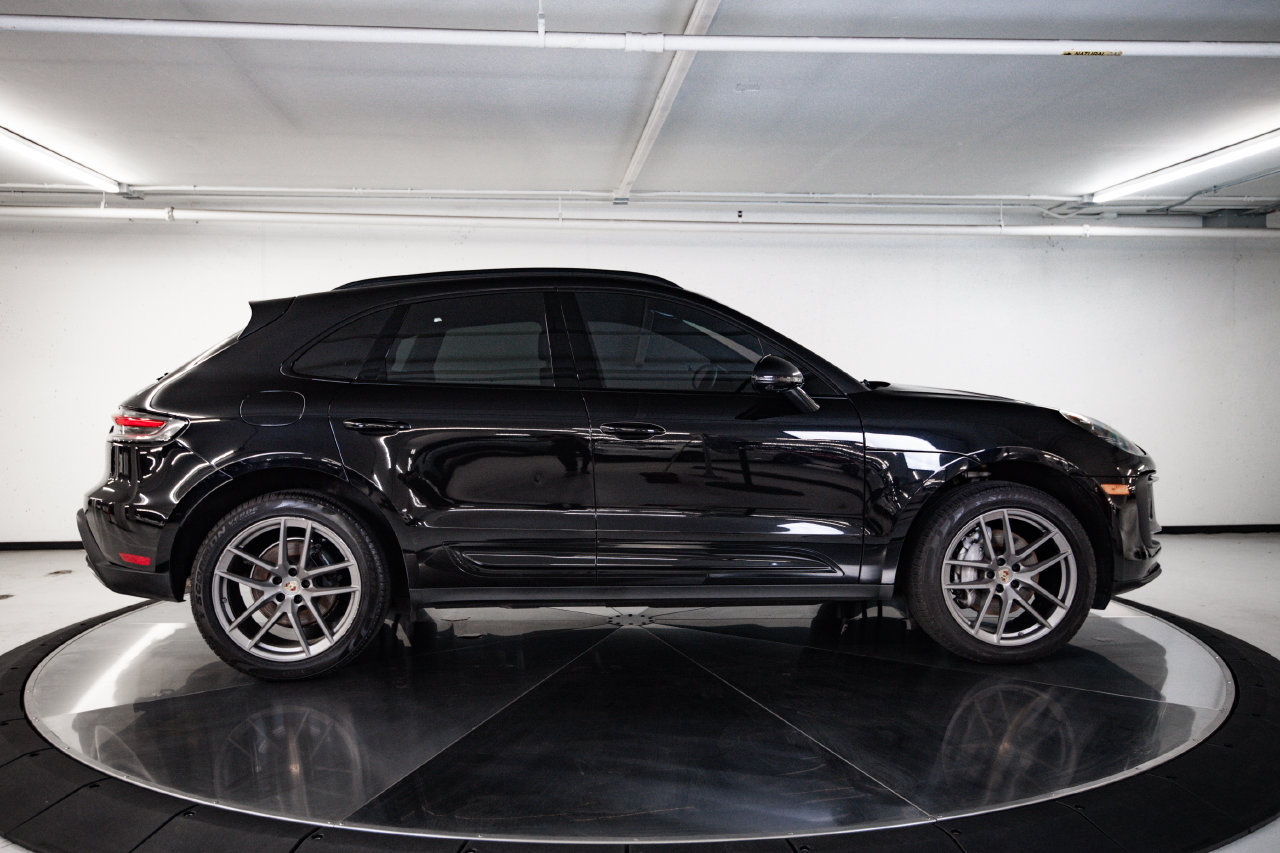 Certified 2025 Porsche Macan AWD/4WD image 8
