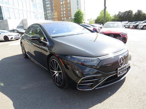 Used 2022 Mercedes-Benz EQS 580 4MATIC Sedan w/ Exclusive Trim Package image 5