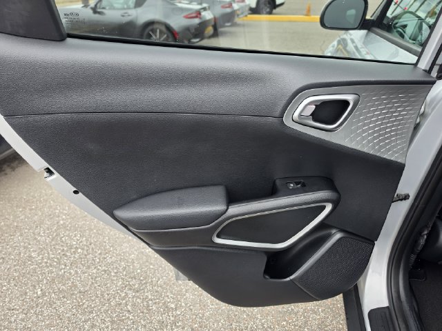 Used 2021 Kia Soul LX FWD image 12