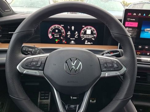 New 2026 Volkswagen Tiguan SEL R-Line image 10