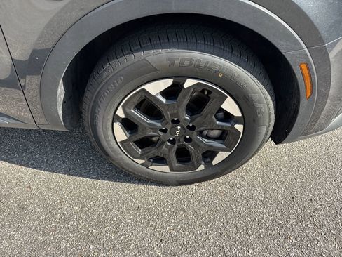 Used 2024 Kia Sorento S image 12