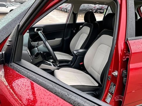 Certified 2024 Hyundai Venue SEL image 8