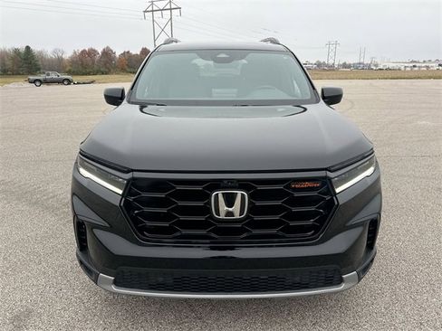 Used 2025 Honda Pilot TrailSport image 16