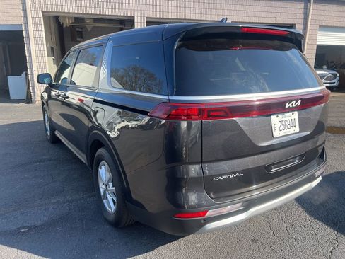 Used 2024 Kia Carnival LX image 9