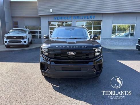 Certified 2025 Ford Expedition Active RWD image 3