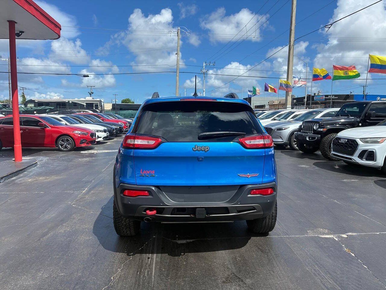 Used 2018 Jeep Cherokee Trailhawk AWD/4WD image 5
