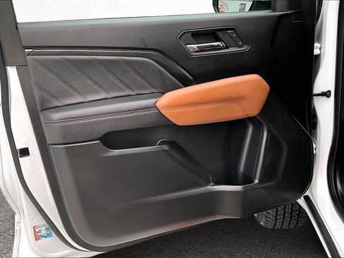 Used 2024 GMC Canyon AT4 image 19