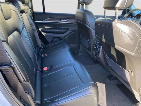 Used 2024 Jeep Grand Cherokee Limited image 27