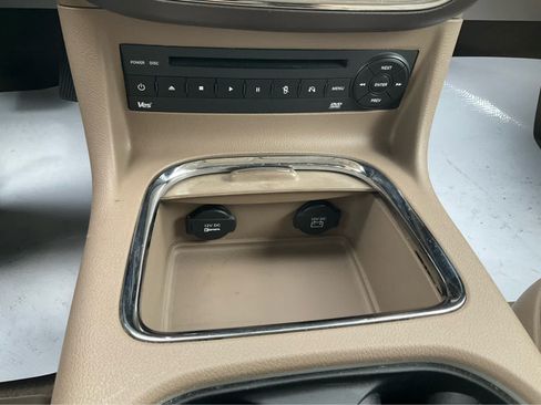 Used 2011 Chrysler Town & Country Limited FWD image 18