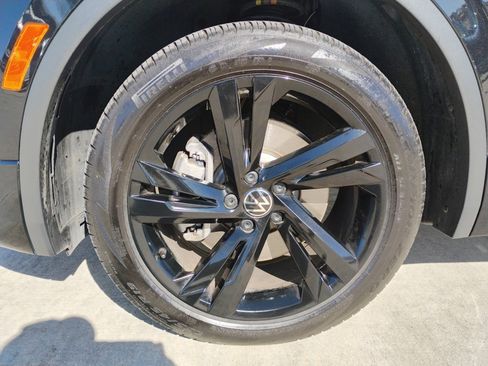 Used 2024 Volkswagen Tiguan SE R-Line image 31