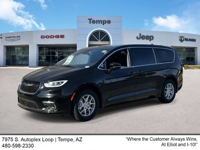 New 2025 Chrysler Pacifica Select