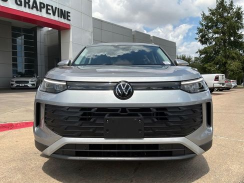 Used 2026 Volkswagen Tiguan SE FWD image 3