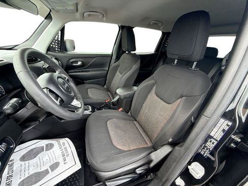 Used 2023 Jeep Renegade Latitude AWD/4WD image 13