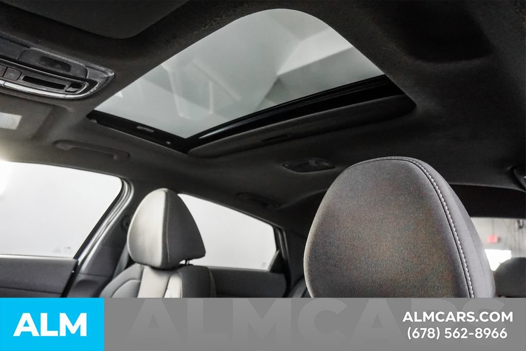 Used 2025 Hyundai Elantra SEL FWD image 31