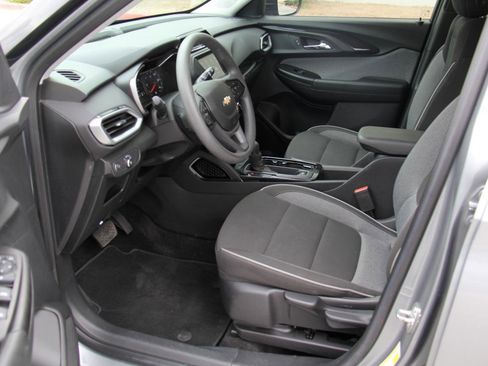 Used 2023 Chevrolet TrailBlazer LS image 18