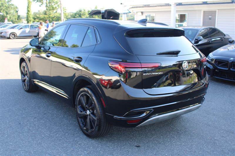 Used 2022 Buick Envision Essence w/ Sport Touring Package FWD image 4