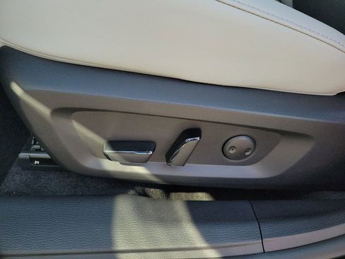 New 2025 Mitsubishi Outlander SE image 10