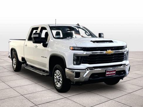 Used 2024 Chevrolet Silverado 2500 LT AWD/4WD image 2