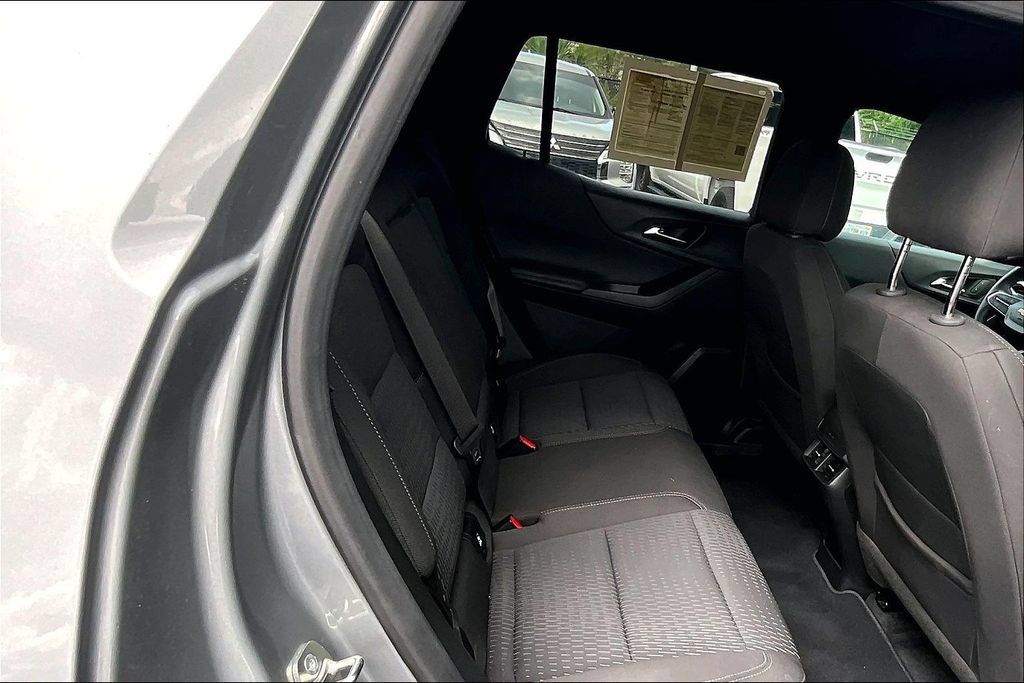 Used 2025 Chevrolet Equinox LT AWD/4WD image 24