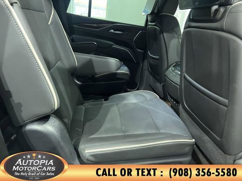 Used 2024 Cadillac Escalade Premium Luxury AWD/4WD image 15