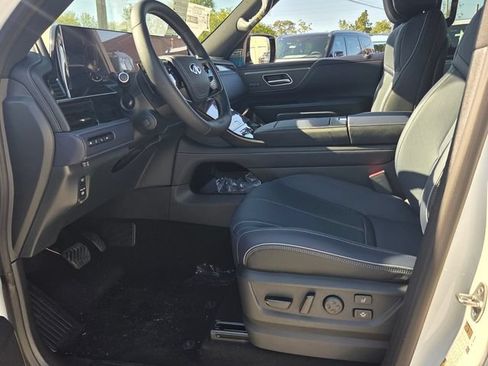 New 2026 INFINITI QX80 4WD image 11