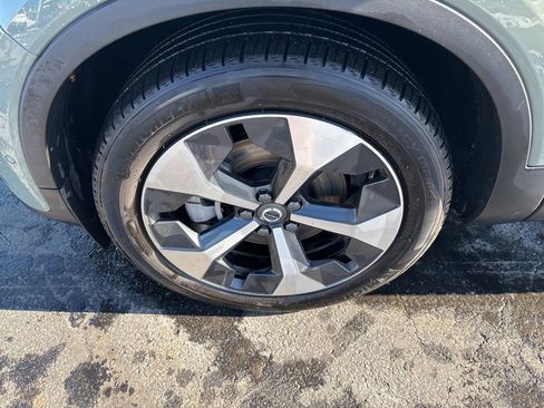 Certified 2025 Volvo XC40 B5 Plus image 13