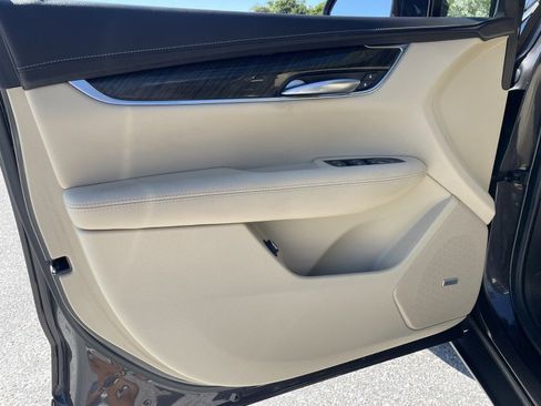 Used 2019 Cadillac XT5 FWD image 26
