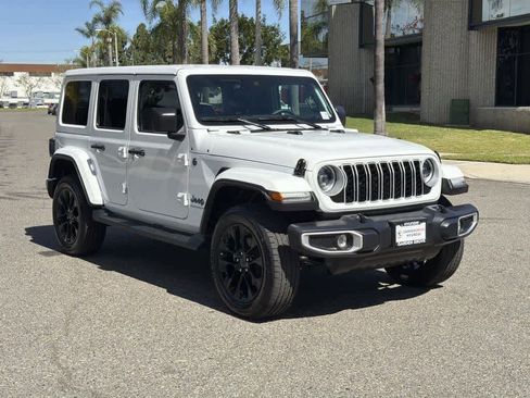 Used 2025 Jeep Wrangler Sahara AWD/4WD image 8