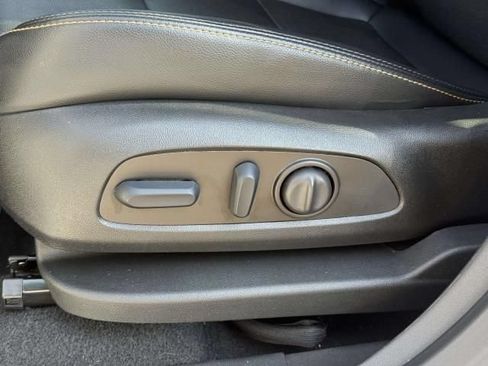 Used 2022 Chevrolet Equinox Premier AWD/4WD image 12