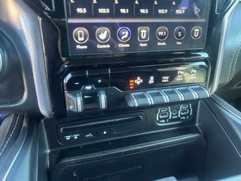 Used 2019 RAM 1500 Limited AWD/4WD image 9