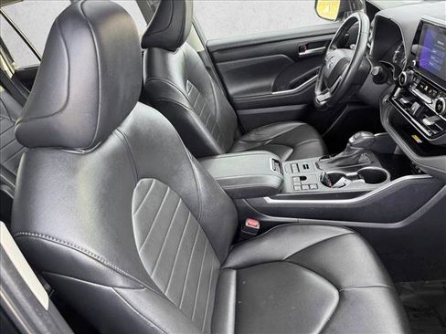Used 2023 Toyota Highlander XLE image 21