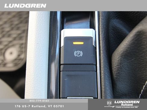 Used 2022 Volkswagen Tiguan SE image 25