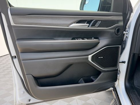 Used 2024 Jeep Wagoneer L Series II w/ Flexible Seating Group RWD image 14