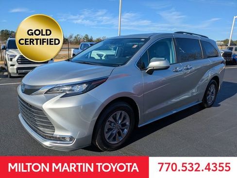 Certified 2024 Toyota Sienna XLE image 7