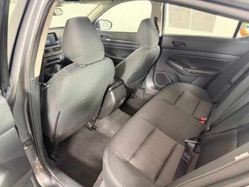 Used 2025 Nissan Altima 2.5 SV FWD image 14