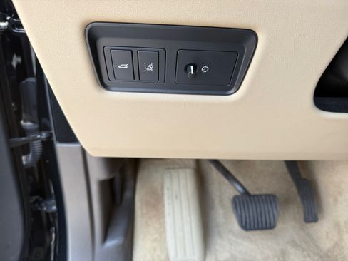 Used 2017 Land Rover Range Rover HSE AWD/4WD image 25