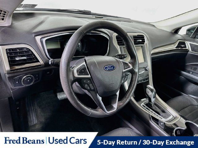 Used 2015 Ford Fusion SE w/ Equipment Group 502A FWD image 10