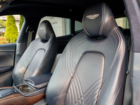 Used 2021 Aston Martin DBX image 12