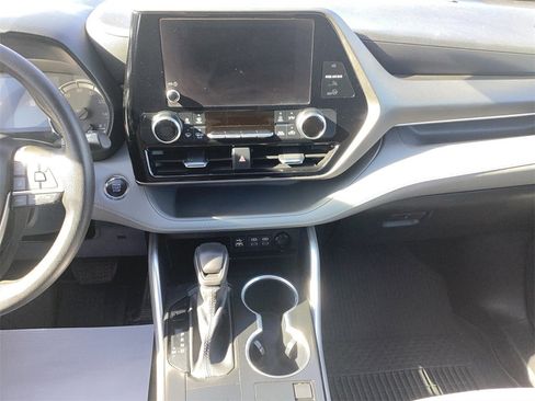 Used 2023 Toyota Highlander L image 15