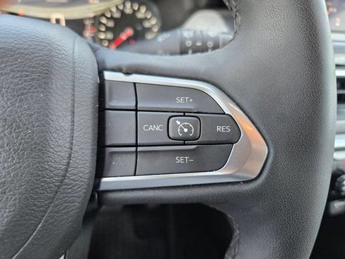 Used 2025 Jeep Compass Latitude w/ Sun & Sound Group AWD/4WD image 20